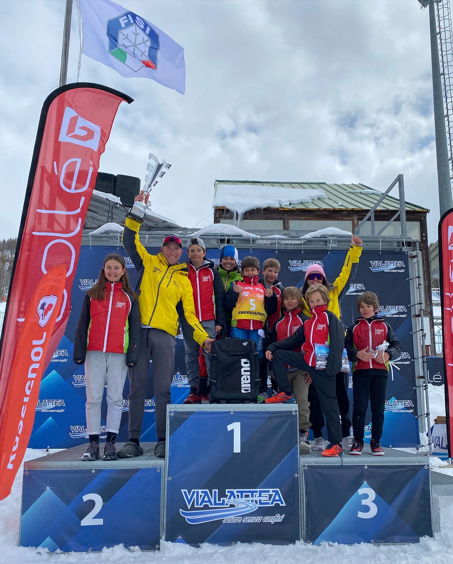 39è Uovo d’oro
Aquest passat cap de setmana, 7 dels nostres alevins van participar a una de les carreres més importants d’aquesta categoria a nivell europeu!
Va ser una experiència brutal per a tots ells poder estar a una estació italiana  durant 4 dies! 
💥💥💥Destaquem que Nil de Juan va aconseguir una espectacular “ 5ena ”posició i vem quedar “ 1rs ”🏅com a club estranger💥💥💥