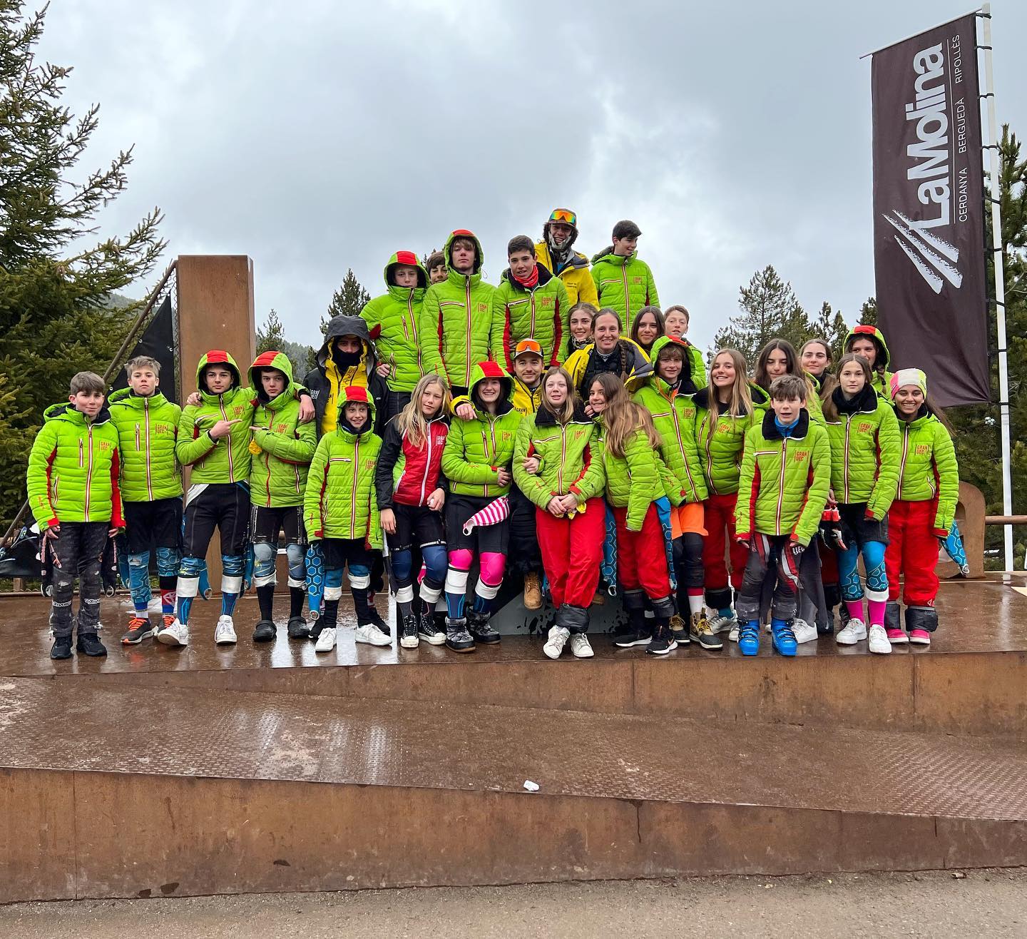 Campionat de Catalunya per els U14-16 finalitzat, cap de setmana complicat degut a la meteo però tot i així contents de l’actitud de tot l’equip.
RESULTATS
GS U14
Laia Cubiña 4rta
Lucia Trias de Bes 5ena
Ariadna Cubiña 14ena
Jana Archs 28ena
Iren Montserrat 33ena
Tomas Sastre 1r🥇
Nicolas Muela 9è
Bernat Sole 16è
Alex Gallart 30è
Pau Borras 39è
Pol Lizandara 49è
Pol Riba 64è
Nicolas Roses 73è
SL U16
Catalina Trias de Bes 15ena
Claudia Gracia 23ena
Defne Abaci 29ena
Claudia Cobles 30ena
Laura De Juan 37ena
Guillem Mestres 4rt
Joan Grane 15è
Nicolau Capdevila 20è
Felicitats a tots!!! 
Demà acabem el circuit de lliga catalana amb el paral•lel on 9 corredors del club hi participaran! SORT A TOTS 💥