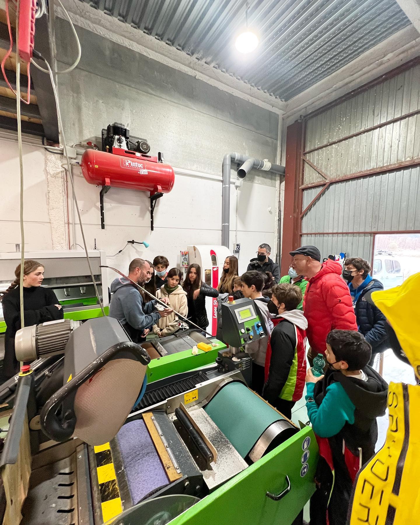 Ahir tarda diferent gràcies al @sompertot ensenyant a tots els nens el cicle que fa un esquí quan entra al seu taller 💪🏼 
Gràcies per la iniciativa💥